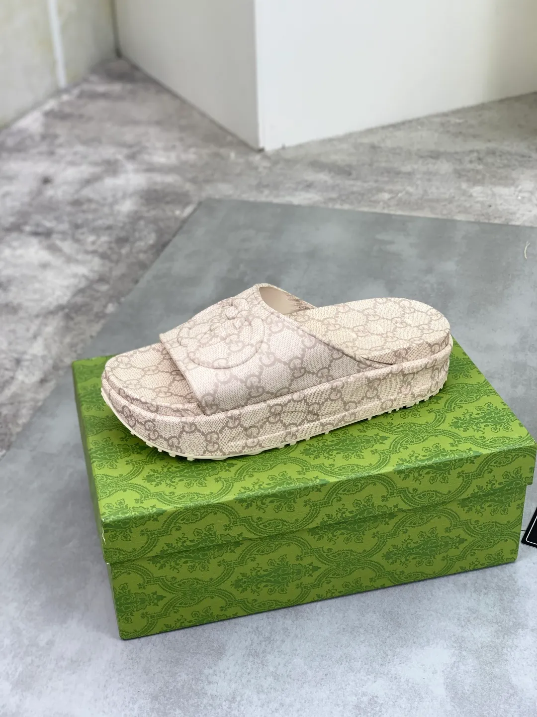Men's Men's Shoes💰P380💰[New Style] High Version 🎁🎁🎁 GUCCI New Year of the Snake casual slippers, original official website, perfect workmanship, transmitting a kind of noble luxury, sublimating its definition of luxury in Gucci's high-end extraordinary craftsmanship. Original Gucci double G combination outsole, code number: 35-46, complete package